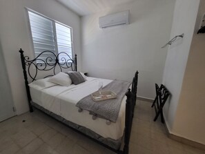 4 bedrooms, desk, iron/ironing board, free WiFi