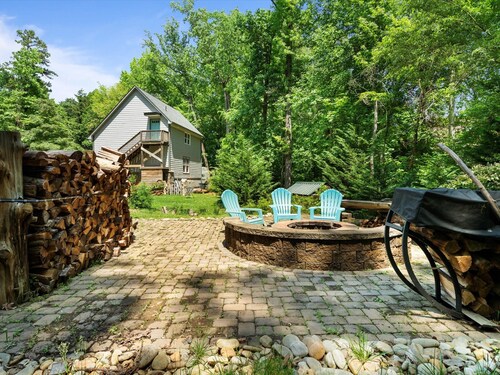 Studio above a detached garage away from main house on a private lot.