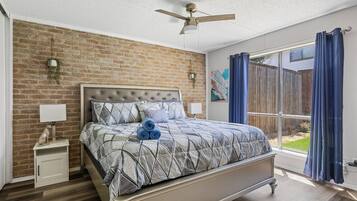 3 bedrooms, desk, iron/ironing board, WiFi
