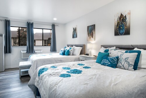 Newly remodeled condo at Marina Cay!