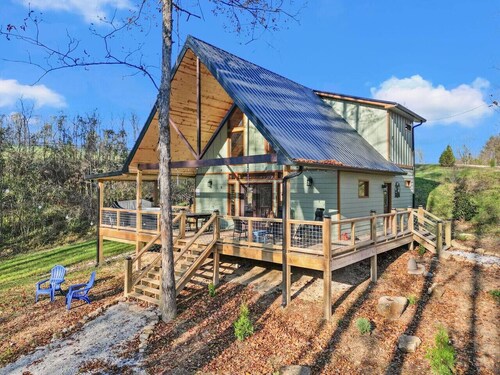 WiFi, Hot Tub & Pets - EagleRock Retreat in RRG!