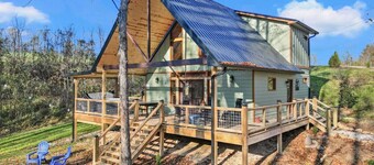 WiFi, Hot Tub & Pets - EagleRock Retreat in RRG!