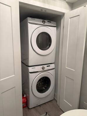 Interior - Cozy condo sleeps 4  (Niagara Falls)