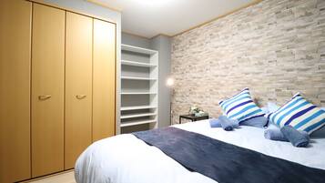 2 bedrooms, iron/ironing board, free WiFi, bed sheets