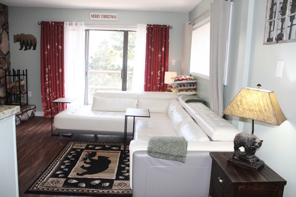 Bearadise retreat at English Mountain Condo in Sevierville, TN