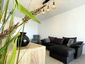 Smart TV - Good Vibes Apartment - Parking and Smart TV (Brașov)