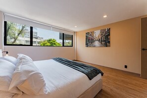 1 slaapkamer, een strijkplank/strijkijzer, wifi, beddengoed