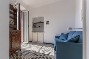 TV - Lovely apartment for 4 guests with A/C, WIFI, TV, balcony and panoramic view, close to Portofino (Recco)