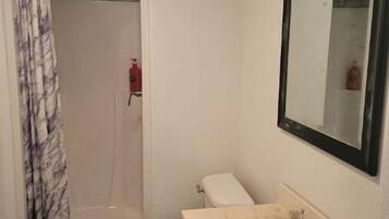 Haartrockner, Handtücher, Seife, Shampoo