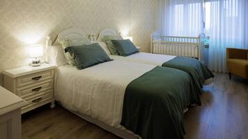 2 bedrooms, iron/ironing board, internet, bed sheets