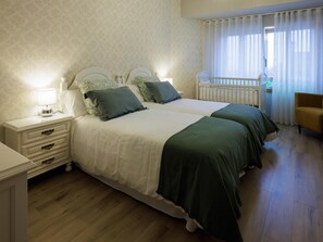 2 bedrooms, iron/ironing board, Internet, bed sheets