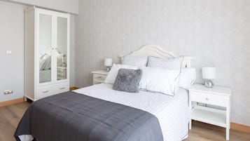 2 habitaciones, tabla de planchar con plancha, internet y ropa de cama