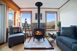 Interior - Hot tub + Sauna+ Panoramic Ocean View! THE POINT (Port Renfrew)