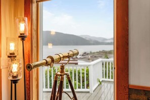 Interior - Hot tub + Sauna+ Panoramic Ocean View! THE POINT (Port Renfrew)