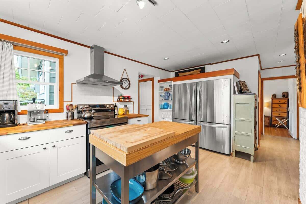 Réfrigérateur, lave-vaisselle, cafetière/bouilloire