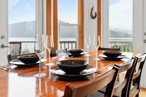 Dining - Hot tub + Sauna+ Panoramic Ocean View! THE POINT (Port Renfrew)