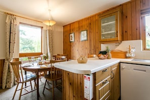 Microwave, oven, dishwasher, highchair - Cherry Tree Lodge Minehead (Minehead)