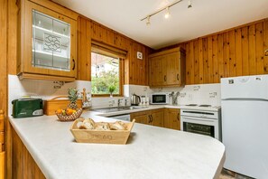 Microwave, oven, dishwasher, highchair - Cherry Tree Lodge Minehead (Minehead)