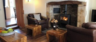 Pets-Garden-Fireplace-Sleeps 5-Wifi