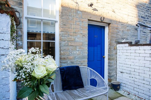 Cosy 2-Bed Cottage in a World Heritage Village