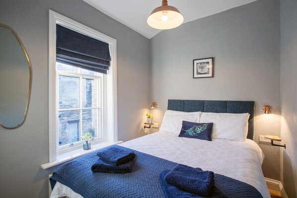 2 bedrooms, iron/ironing board, WiFi, bed sheets - Cosy 2-Bed Cottage in a World Heritage Village (Shipley)