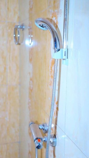 Shower, towels - k-spot 1 bedroom flat apartment (Kampala)