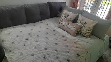 1 bedroom, WiFi, bed sheets