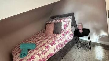 1 bedroom, WiFi, bed sheets