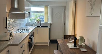 1-Bed House, Sleeps 4, Free Parking