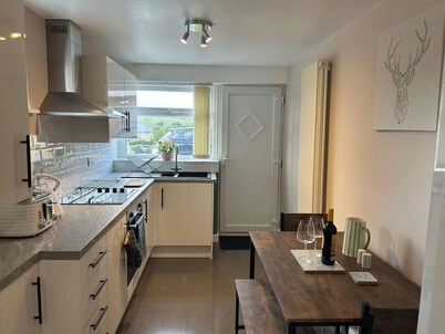 1-Bed House, Sleeps 4, Free Parking