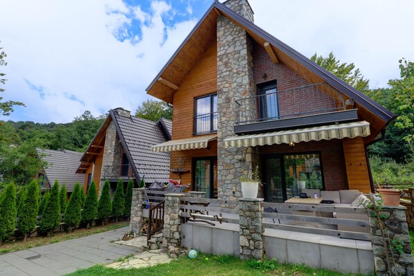 Exterior - Captivating 3-Bed Villa in Brezovica Ski Centre (Brezovica)