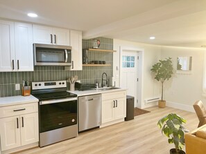 Refrigerador, microondas, horno, placa de cocina