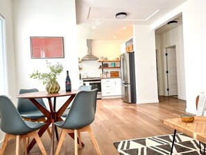 Dining - Cool and Classy Steps to Downtown (San Anselmo)