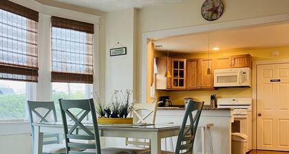 Cozy beach-inspired home! Close walk to boardwalk and beach!