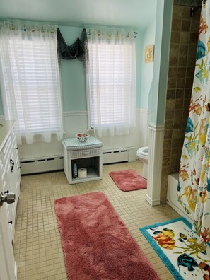 Towels - Cozy beach-inspired home! Close walk to boardwalk and beach! (Ocean City)