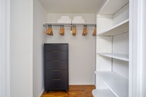 Interior - Modern Midtown East 2BR w/ Elevator, nr Subway, by Blueground (Midtown)