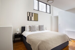 2 bedrooms, iron/ironing board, WiFi, bed sheets - Modern Midtown East 2BR w/ Elevator, nr Subway, by Blueground (Midtown)