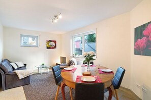 Dining - Apartment 'Schwarzwaldperle' with Wi-Fi (Baden-Baden)