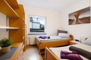 2 slaapkamers, een strijkplank/strijkijzer, gratis wifi, beddengoed