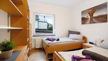 2 bedrooms, iron/ironing board, free WiFi, bed sheets