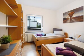 2 bedrooms, iron/ironing board, free WiFi, bed sheets