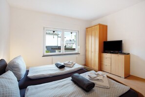 2 室のベッドルーム、アイロン / アイロン台、WiFi (無料)、ベッドシーツ