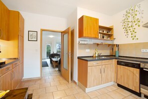 Fridge, microwave, oven, stovetop - Holiday Apartment 'Kirsten's Hike N Bike' with Mountain View, Private Terrace and Wi-Fi (Schmallenberg)