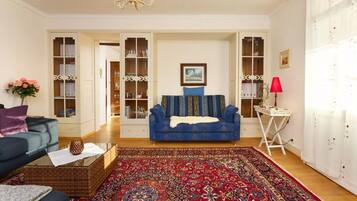 TV, fireplace, DVD player, stereo