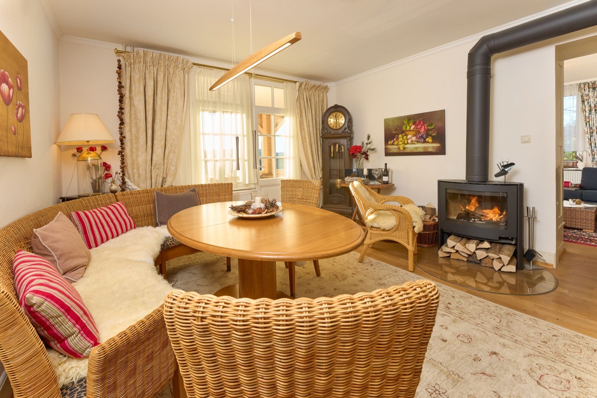 Fernseher, Kamin, DVD-Player, Stereoanlage