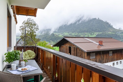 Appartement 'Haus Unterrain' avec vue sur la montagne, terrasse et WLAN
