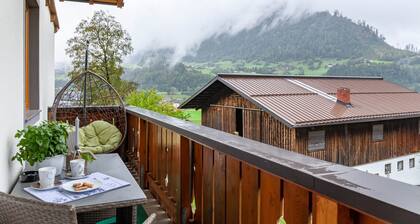 Appartement 'Haus Unterrain' avec vue sur la montagne, terrasse et WLAN