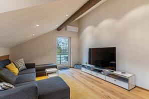 TV - Apartment 'Auszeit' with Mountain View, Wi-Fi and Air Conditioning (Sasbachwalden)