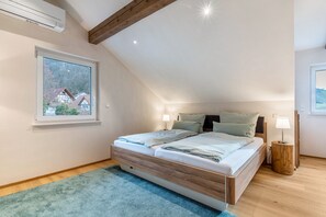 2 室のベッドルーム、アイロン / アイロン台、WiFi (無料)、ベッドシーツ