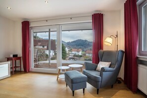 TV - Apartment 'Fewo Zeit Zu Zweit' with Mountain View, Private Terrace and Wi-Fi (Sasbachwalden)